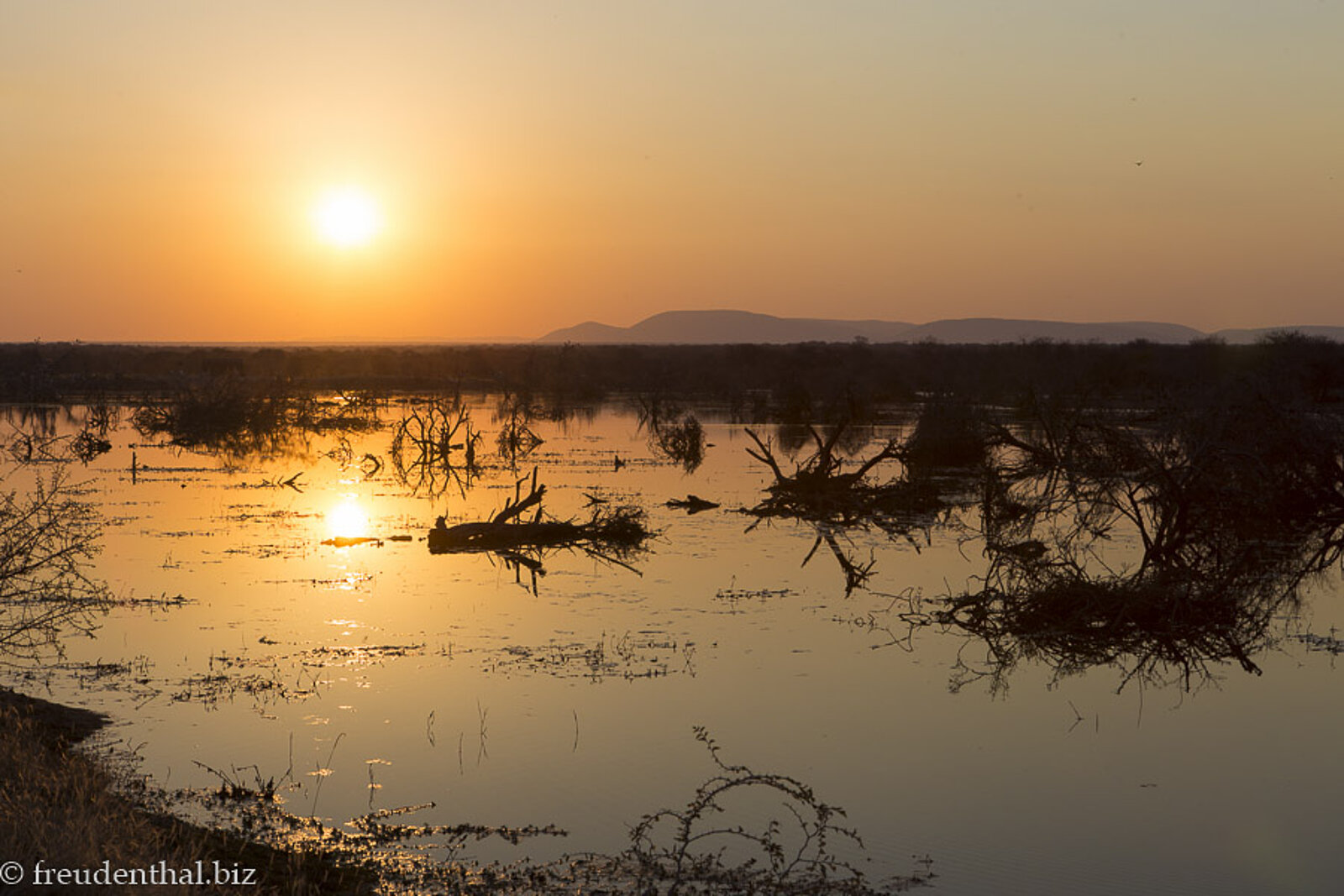 Sonnenuntergang bei Shana Langa im Nordosten von Südafrika
