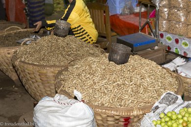 Erdnüsse auf dem Nachtmarkt von Mandalay