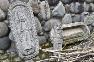 Steinskulpturen bei der Hacienda Anacaona in San Agustin