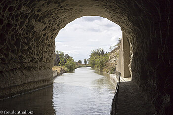 im Tunnel von Malpas am Canal du Midi