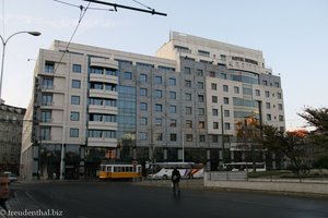 Sicht vom Praca da Figueira zum Hotel Mundial 