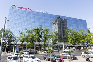 Glasfassade gegenüber dem UNIC-Gebäude von Chisinau