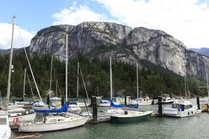 Hafen von Squamish mit den Stawamus Chief im Hintergrund