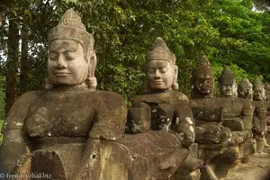 Götter auf der Brücke zum Angkor Thom