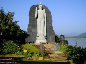 Giritale - Buddha-Statue
