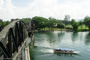 Die Brücke über den Kwai River bei Kanchanaburi