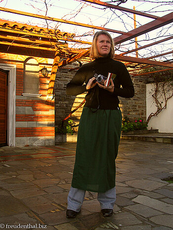 Annette muss sich für das Kloster verkleiden