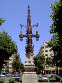 Laterne auf der Avinguda de Gaudi