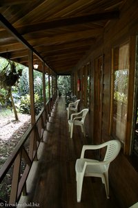 Veranda vor der Baracke der Finca Valverde