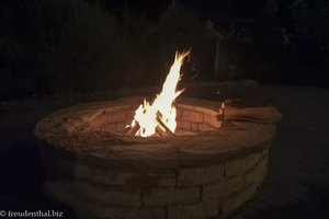 abendliches Lagerfeuer bei der Resedinta Rotundu in Butuceni