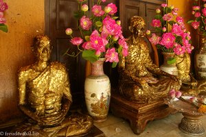 Weitere Buddhas im Wat Traimit
