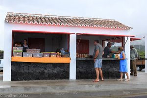 einer der kleinen Läden oberhalb der Schwimmbecken