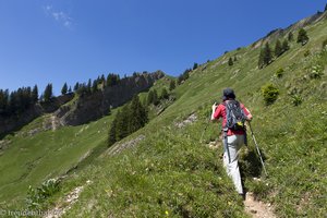 Anne beim Aufstieg auf den Stuiben