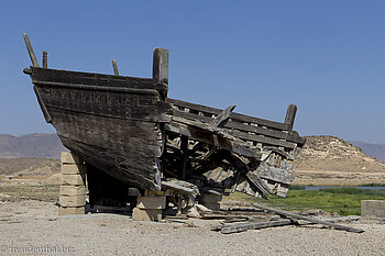 Bootsfrack beim Khor Rori im Oman