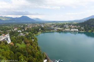 Die Aussicht zu den Thermenhotels in Bled