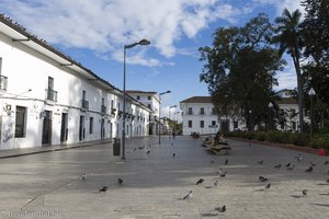 Am Morgen ist es ruhig am Parque Caldas in Popayán.