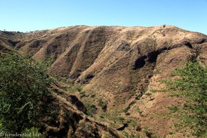 die letzten Hügel der Serra Malagueta vor dem Silberstrand