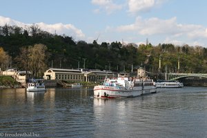 Ausflugsboote auf der Moldau