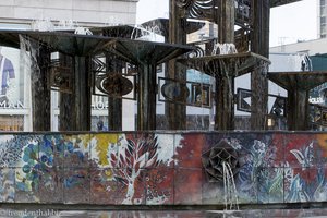 Brunnen der Völkerfreundschaft - »Nuttenbrosche«