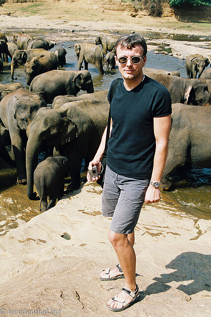 Lars beim Elefantenwaisenhaus Pinnawela auf Sri Lanka