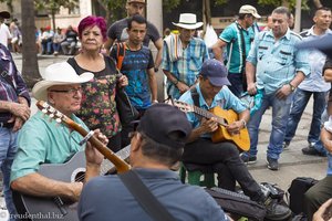 Musiker im Parque Berrio der Candelaria von Medellín.