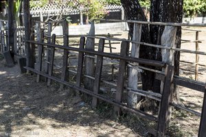 ehemalige Bahngleise als Gartenzaun