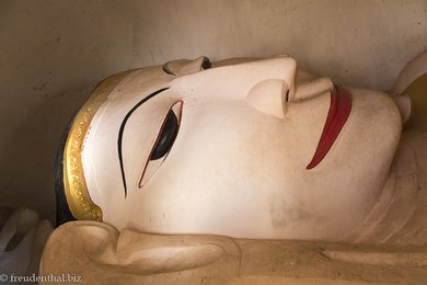 liegender Buddha im Manuha Tempel von Bagan