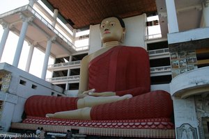sitzende, 39 Meter hohe Buddha-Statue