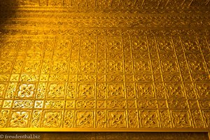 Wand im goldenen Labyrinth der Botataung Pagode