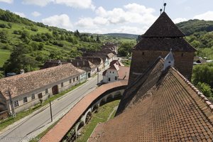 Blick über die Kirchenburg von Wurmloch - Valea Viilor