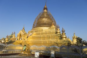 die Maha Lawka Marazei-Pagode bei der Kuthodaw-Pagode