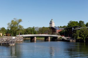 Brücke zwischen Susisaari und Iso Mustasaari