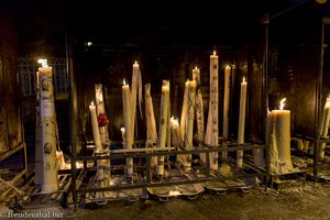 Kerzensammlung bei der Grotte Massabielle in Lourdes