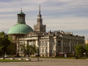 Blick zur Universität und der Visitantinnenkirche, dahinter der Kulturpalast