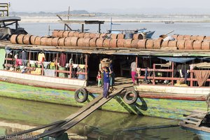 Schiffsanleger am Fluss Irrawaddy bei Mandalay