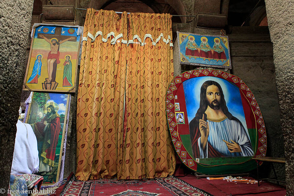 Altar in der Welterlöserkirche – Bete Medhane Alem