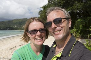 Anne und Lars am Beau Vallon Beach auf Mahé
