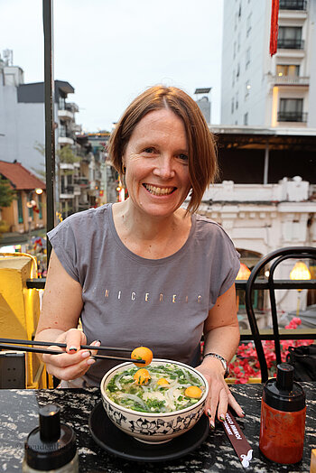 Abendessen auf einem Dachrestaurant in Hanoi