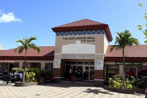 The Esplanade Mall, die Einkaufsmeile für Kreuzfahrtschiff-Reisende auf Grenada