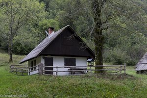 Kleine Wochenendhäuser im Voje-Tal