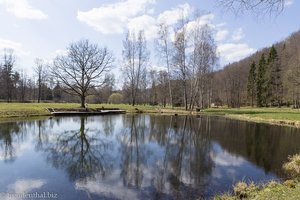 Teich vor der Gutmannshöhle im Gauja Nationalpark