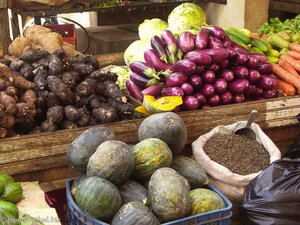 Melonen und Gemüse auf dem Markt in Higüey