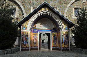 Der Eingang zum Kloster Kykkos