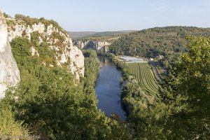 Blick auf das Tal des Lot von Saint-Cirq-Lapopie aus