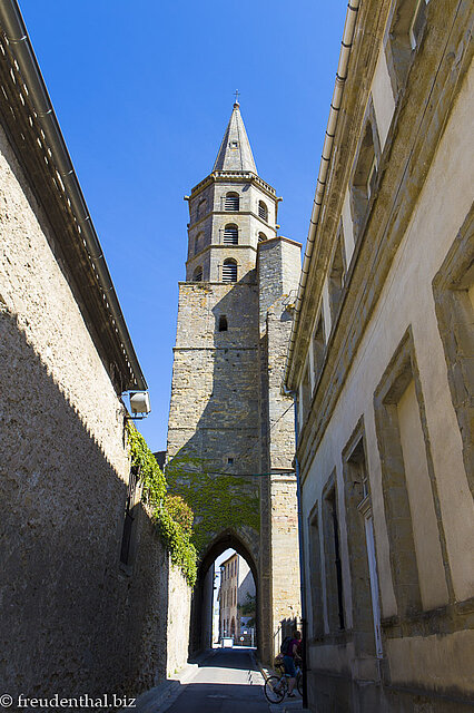 Kirchturm in Castelnaudary in den Midi-Pyrénées