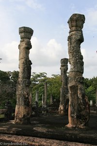 Säulen bei der Atadage