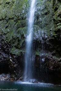 Wasserfall beim Caldeirão Verde