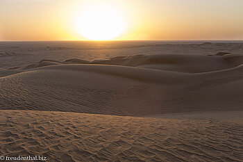 Sonnenuntergang in der Rub al-Khali im Oman Sonnenuntergang in der Rub al-Khali im Oman