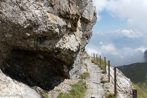 Felsige Passage am Blumenpfad Pilatus