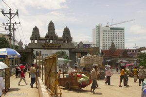 Kambodscha - Kofferträger an der Grenze bei Poipet